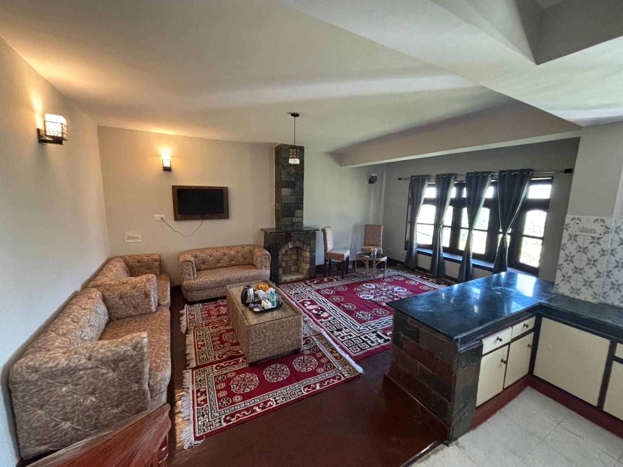 Kumaon Roop Resort Near Kainchi Dham Nainital Kültér fotó