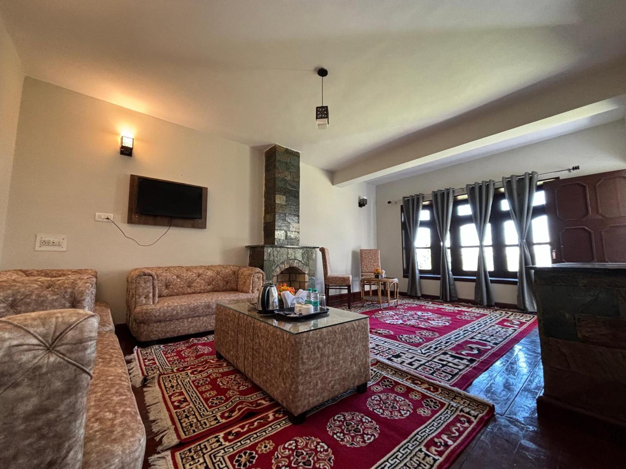 Kumaon Roop Resort Near Kainchi Dham Nainital Kültér fotó